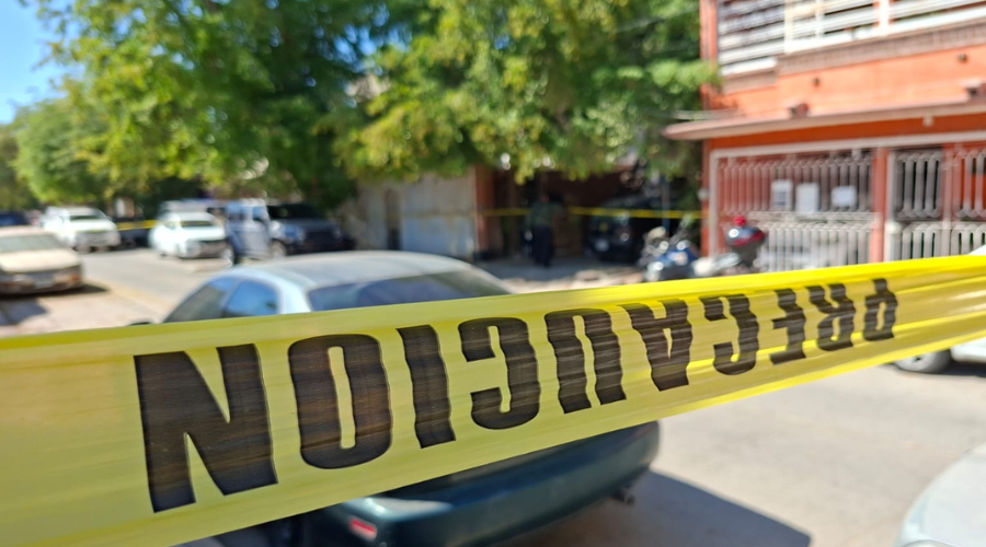 Policía acordona domicilia con cinta amarilla tras confirmar una mujer sin vida
