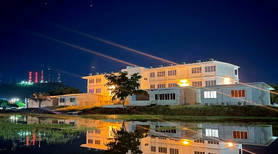 Parte exterior de la Facultad de medicina UAS en Los Mochis