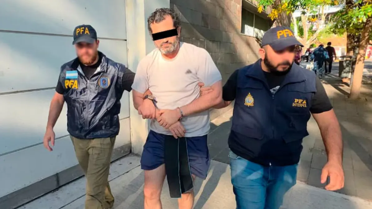 El contralmirante Fernando Farías comparece ante el juez; solicitará asilo político a Argentina