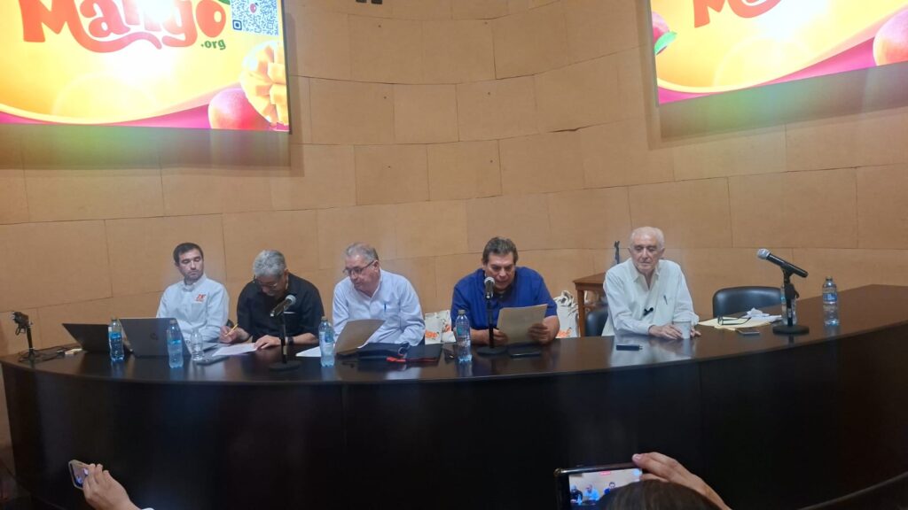 Conferencia de presna con titulares y productores de Mango