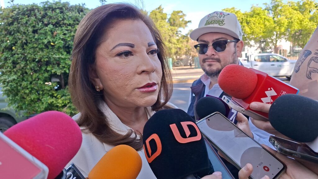 Gloria Himelda Félix, titular de SEPyC Sinaloa en entrevista con medios de comunicación
