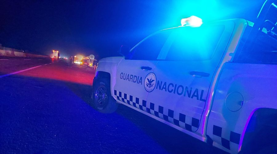 Unidad de la Guardia Nacional en una carretera