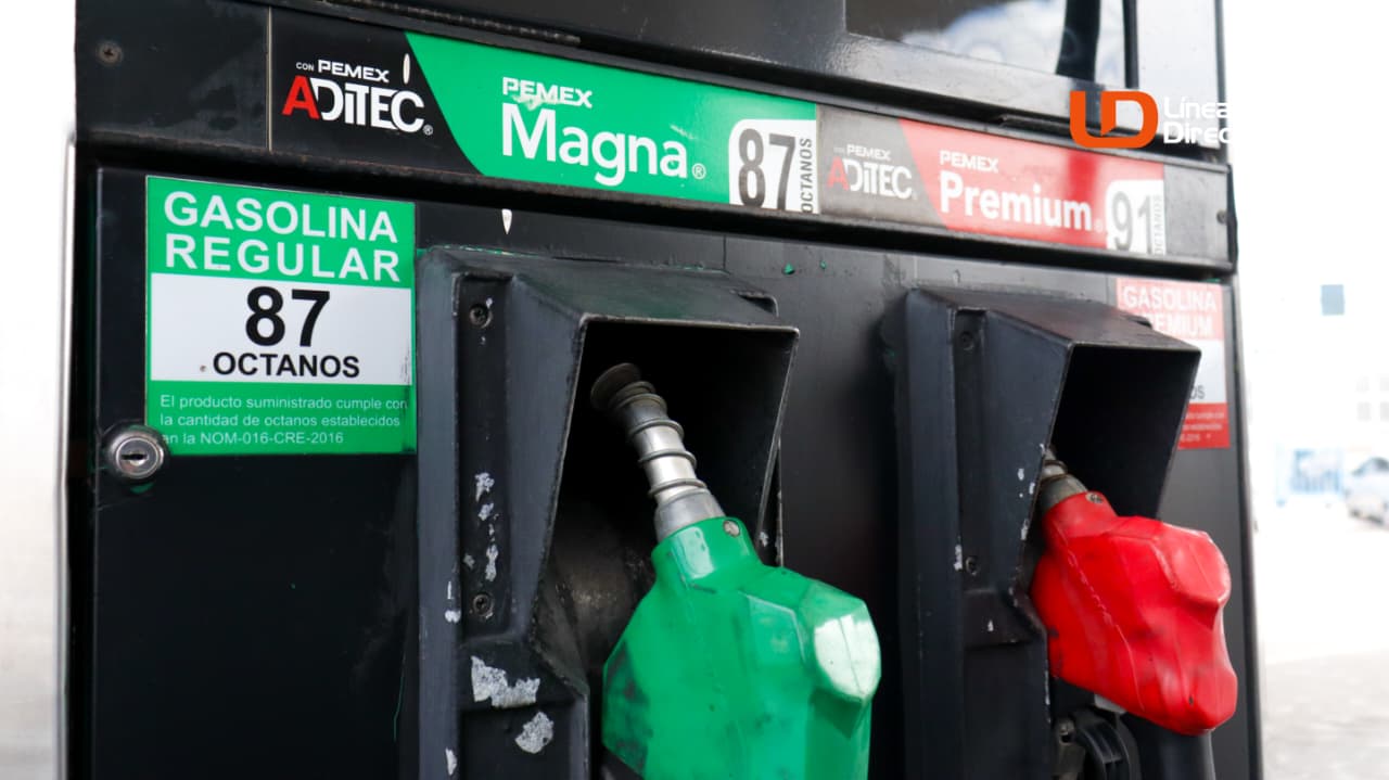 Bomba de gasolina en una estación de servicio