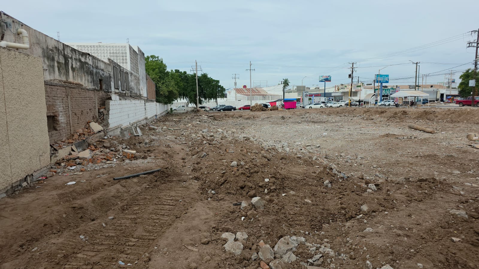 Terreno con tierra y piedras en Guamúchil