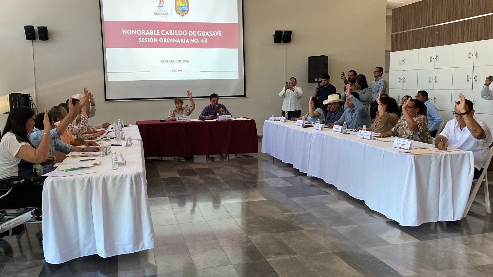 Personas en una reunión de Cabildo