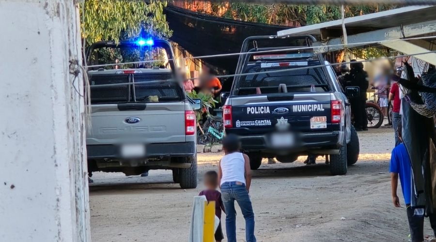 Una camioneta de la Guardia Naciona y Policía Municipal junto a cuarterías