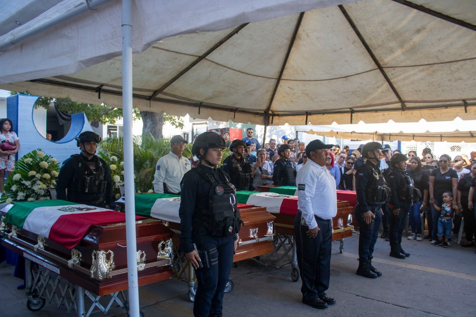 Rinden emotivo homenaje a los cuatro policías caídos en un ataque directo, en Escuinapa