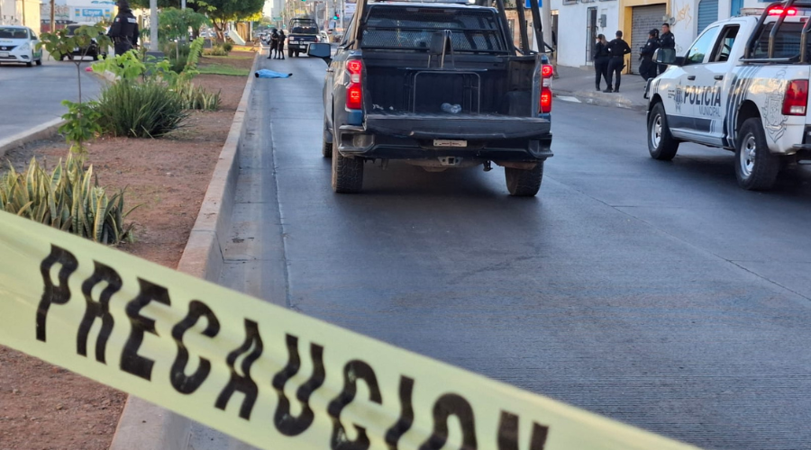 Policía delimita con cinta amarilla la avenida del ataque armado