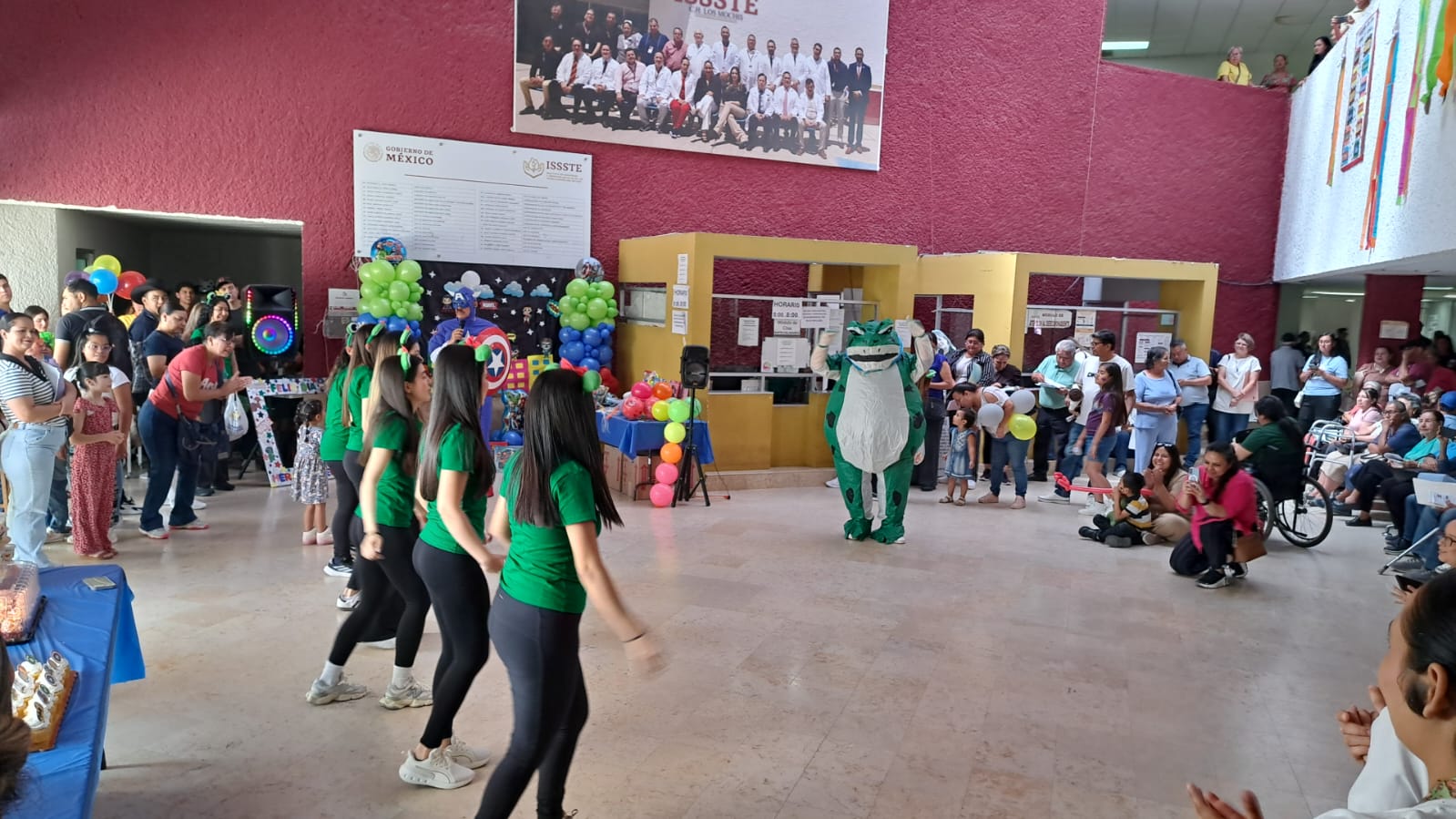 Festejo del Día del Niño en el Issste de Los Mochis.