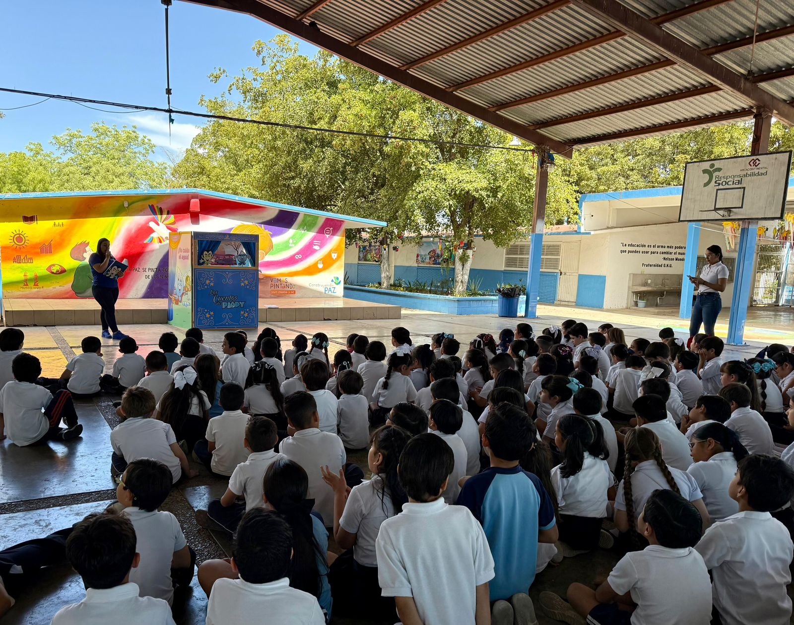 Niñoes en escuela