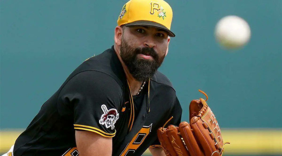 José Luis Urquidy, con Piratas de Pittsburgh en las Grandes Ligas 