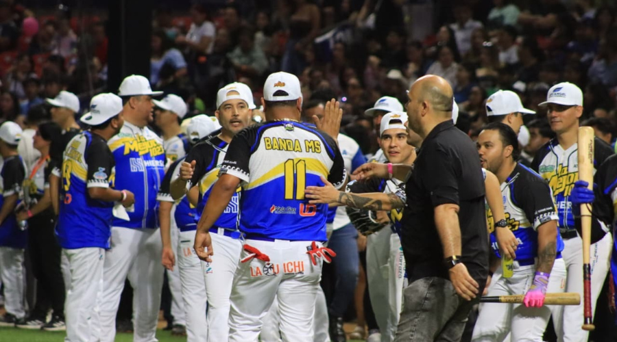 Equipo Azul celebra triunfo sobre el Amarillo