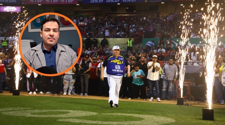 Carlos Rodríguez junto con el Coyote y fuegos artificiales en el Estadio Teodoro Mariscal