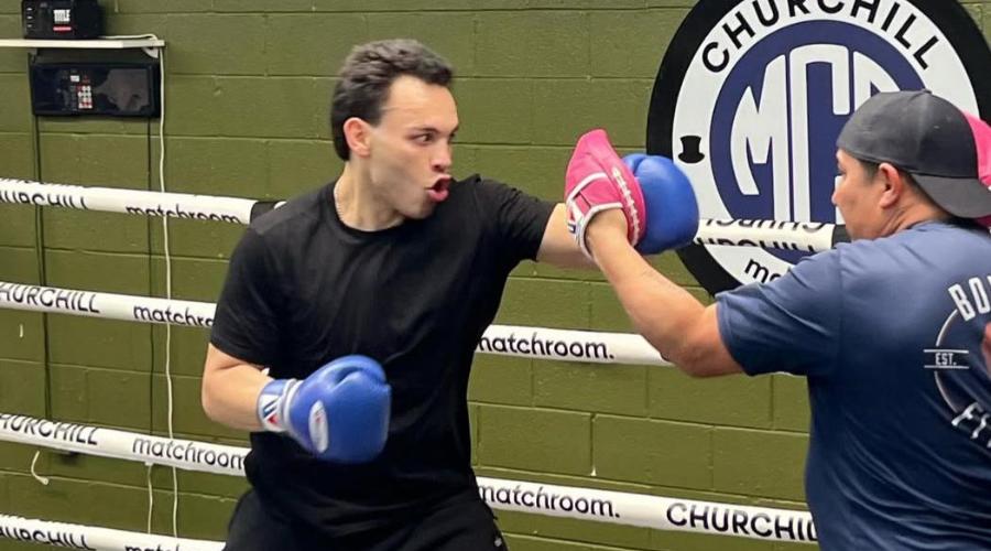 Julio César Chávez Jr. entrena para su próxima pelea