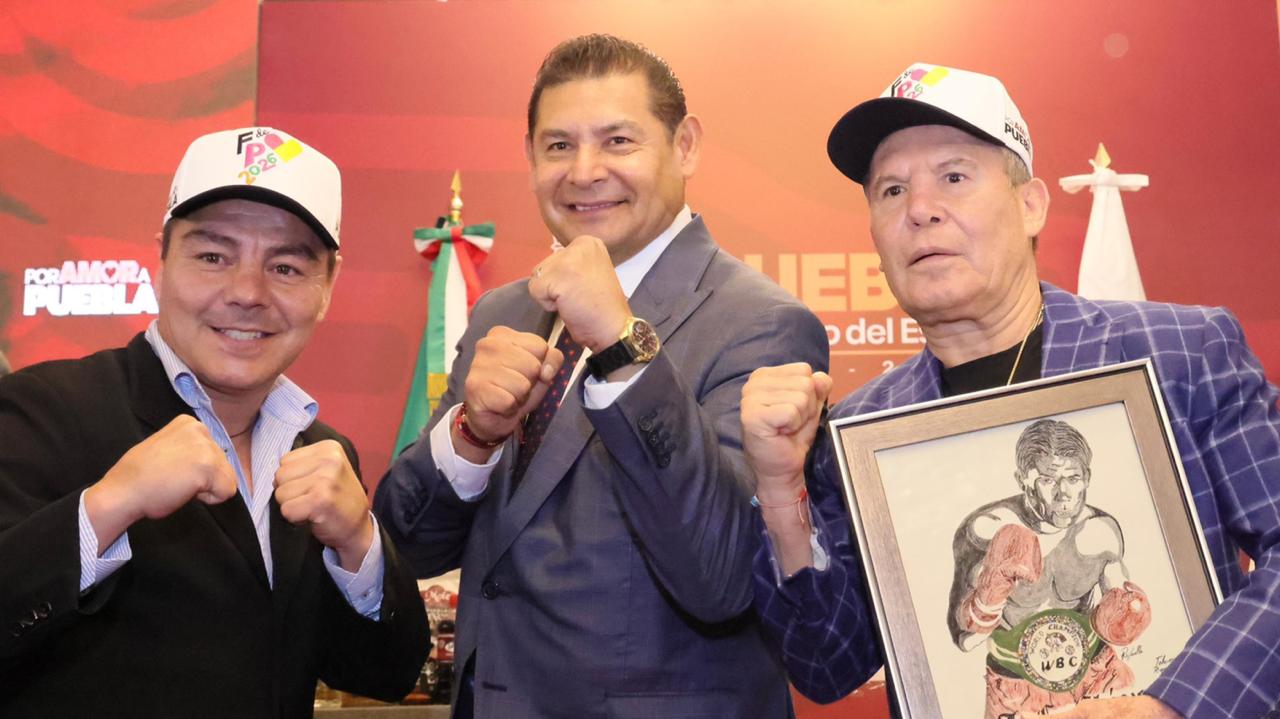 Travieso Arce junto a Julio César Chávez con los puños, junto a gobernador