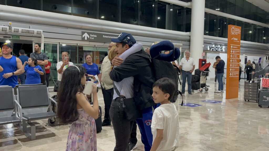 Koke de Exatlón desata euforia en su llegada a Culiacán