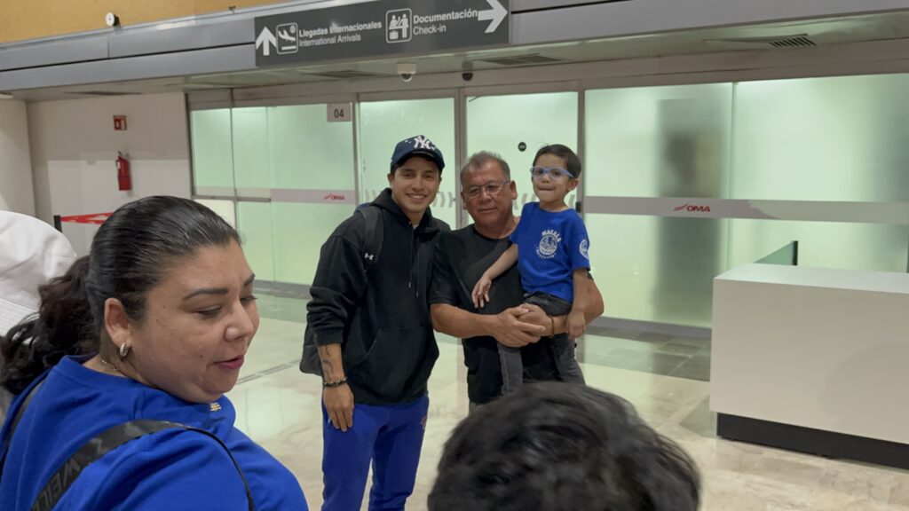 Koke de Exatlón desata euforia en su llegada a Culiacán