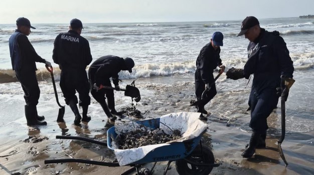 Operativo de limpieza en el Golfo de México: recolectan más de 800 toneladas de hidrocarburo