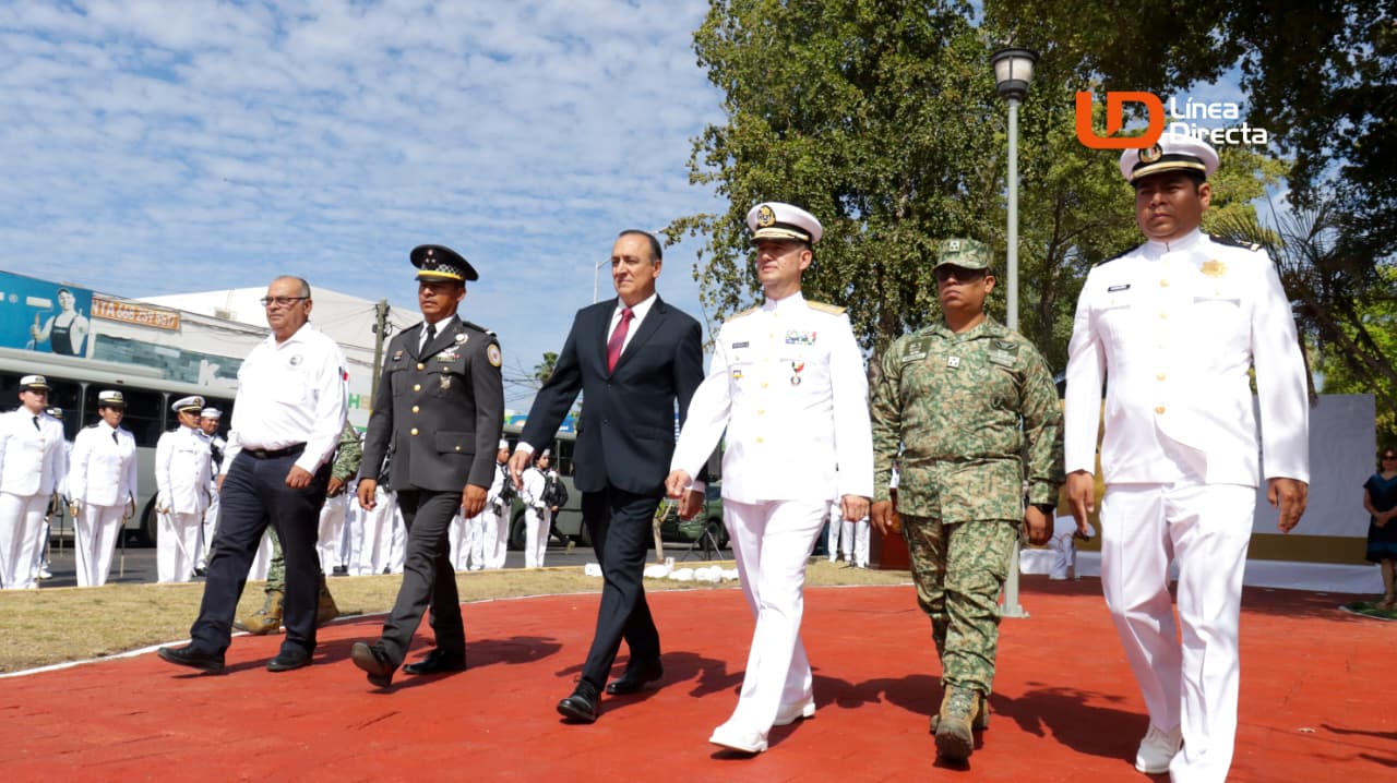 Soldados marchando