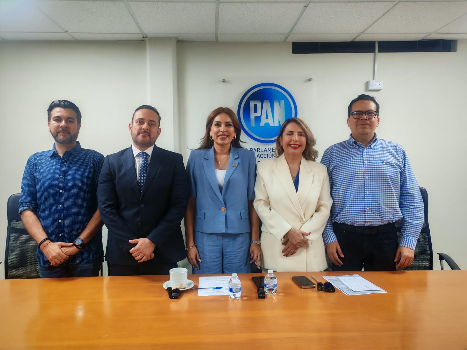 Wendy Barajas Cortés y equipo del PAN
