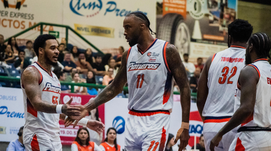 Pioneros de Los Mochis festejan triunfo ante Zonkeys de Tijuana