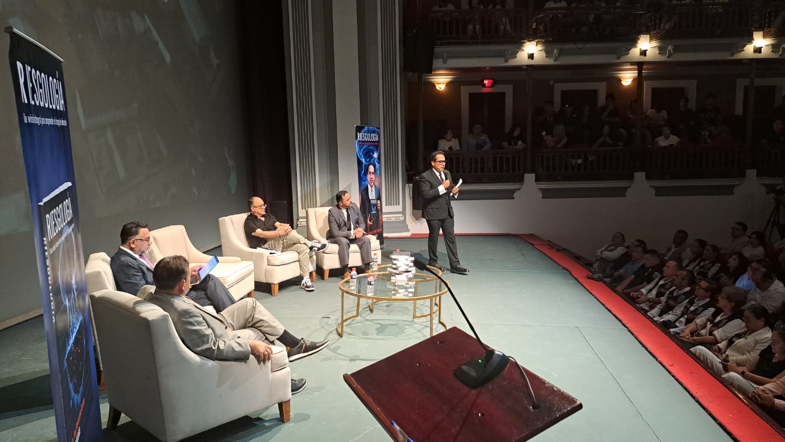 Roy Navarrete, presenta su libro Riesgología en Mazatlán