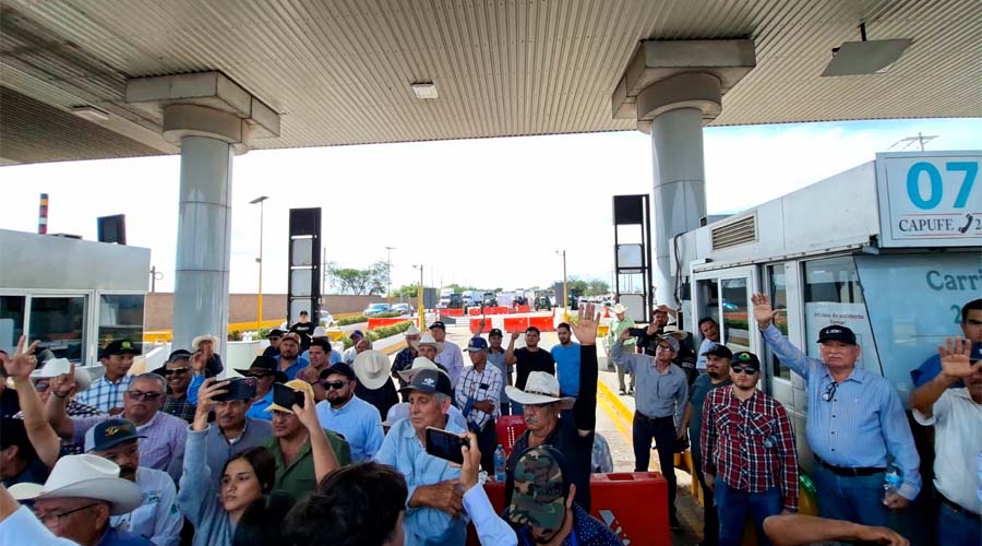Productores se manifiestan en caseta Cuatro Caminos