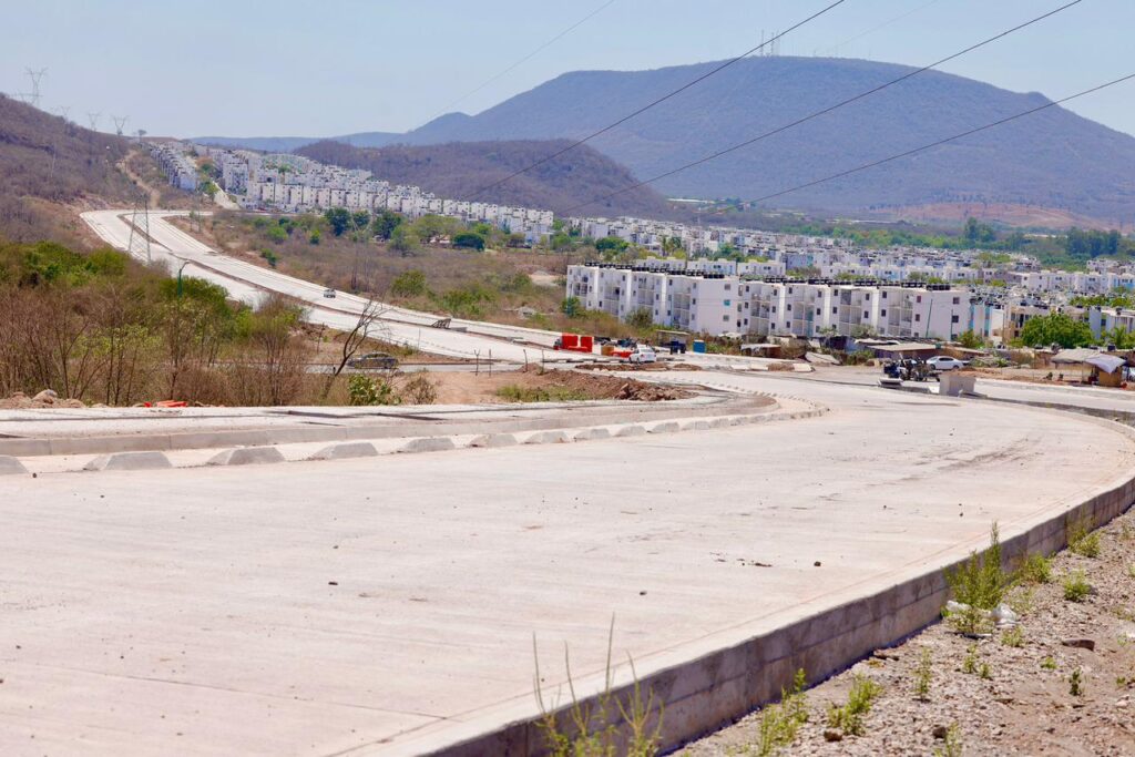 Calle del boulevard Agricultores junto a casas