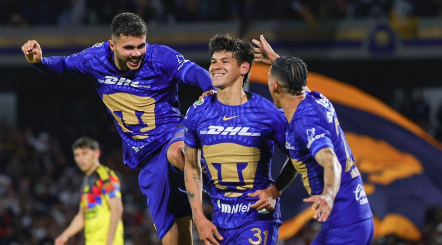 Jugadores de futbol festejando