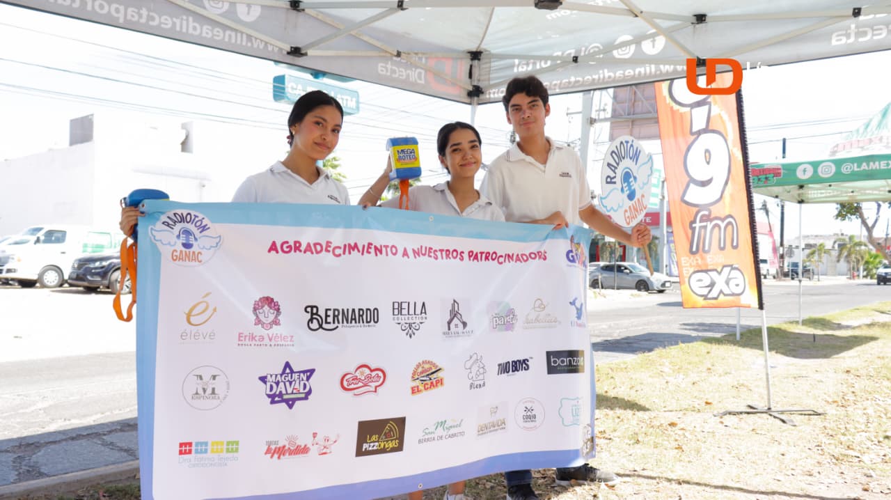 Inicio de los donativos del Radiotón Ganac con EXA frente al Colegio Mochis.
