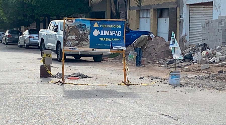 Reparaciones en calle de Guasave