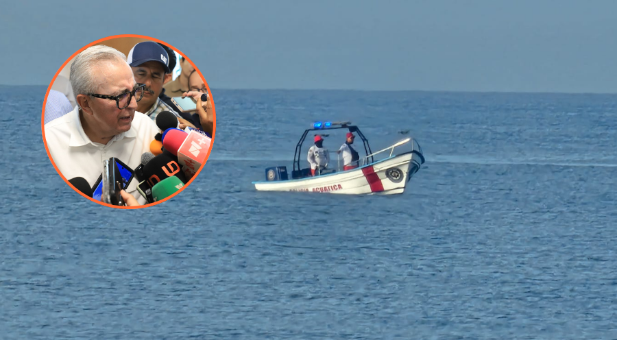 Rocha Moya en un círculo y al fondo una lancha de la Marina