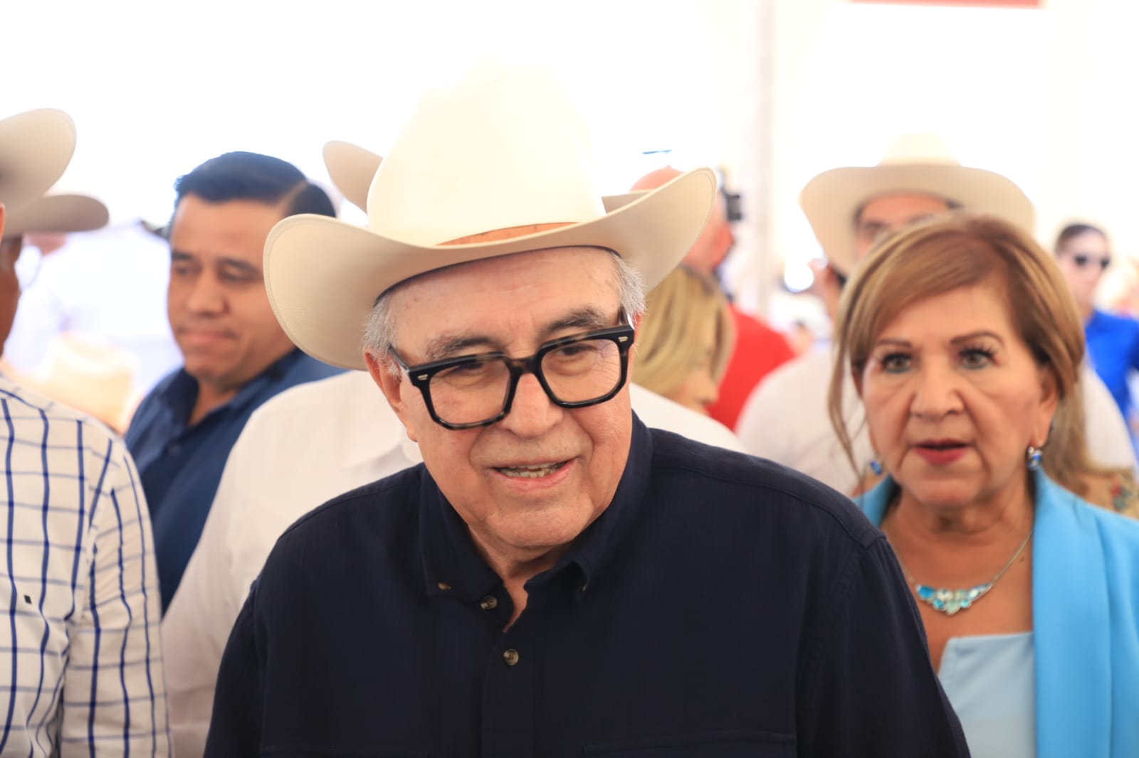 Rocha Moya refrenda apoyo a la actividad ganadera