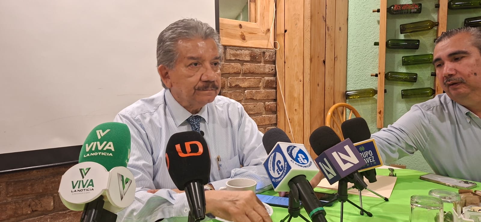 Rogelio Quiñónez en conferencia de prensa