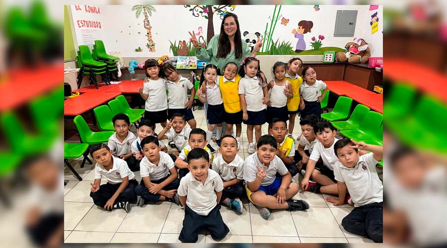 Romina y su maestra agradecen cariño en redes
