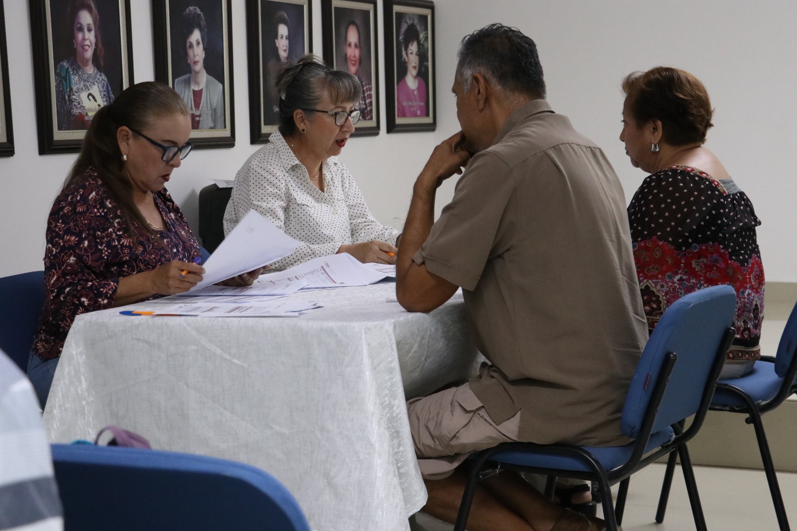 Con buena afluencia inicia en Ahome recepción de solicitudes para lentes