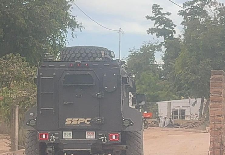 Carro artillero con un blindaje de seguridad