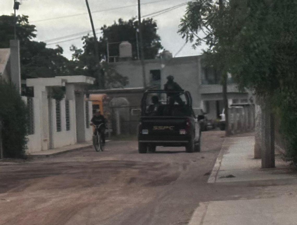 Camioneta de la SSPC junto a elementos de seguridad