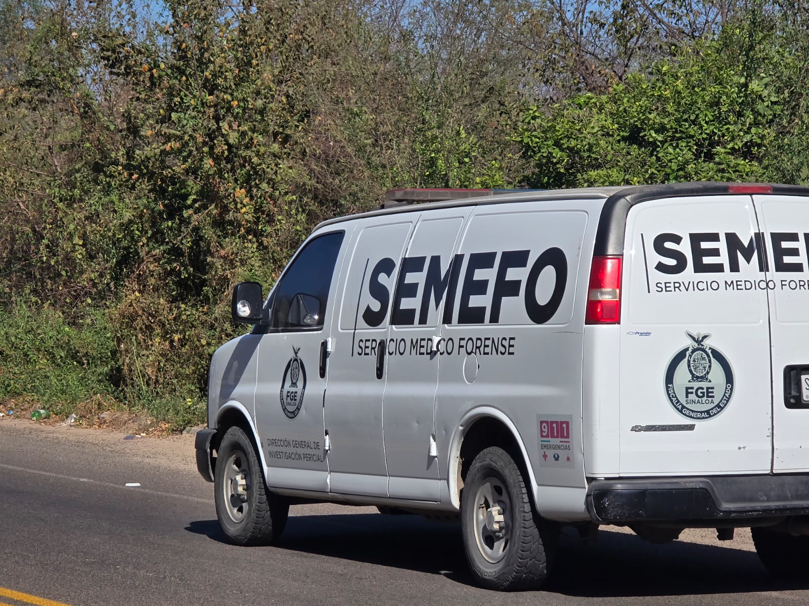 camioneta de Semefo