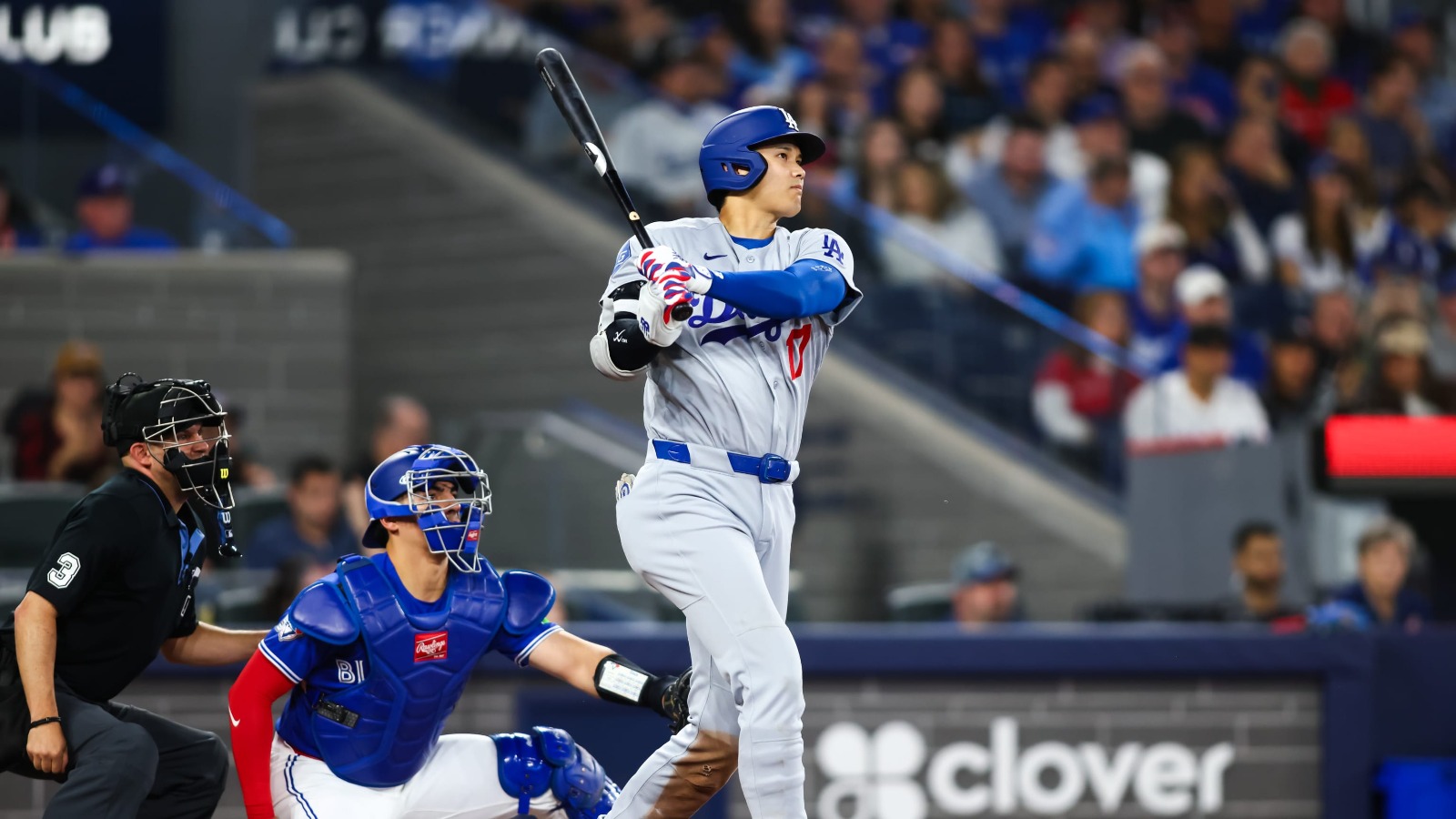 Shohei Ohtani bateando
