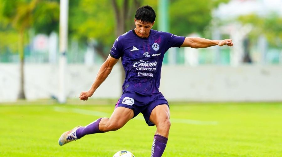 Jugador armando disparo