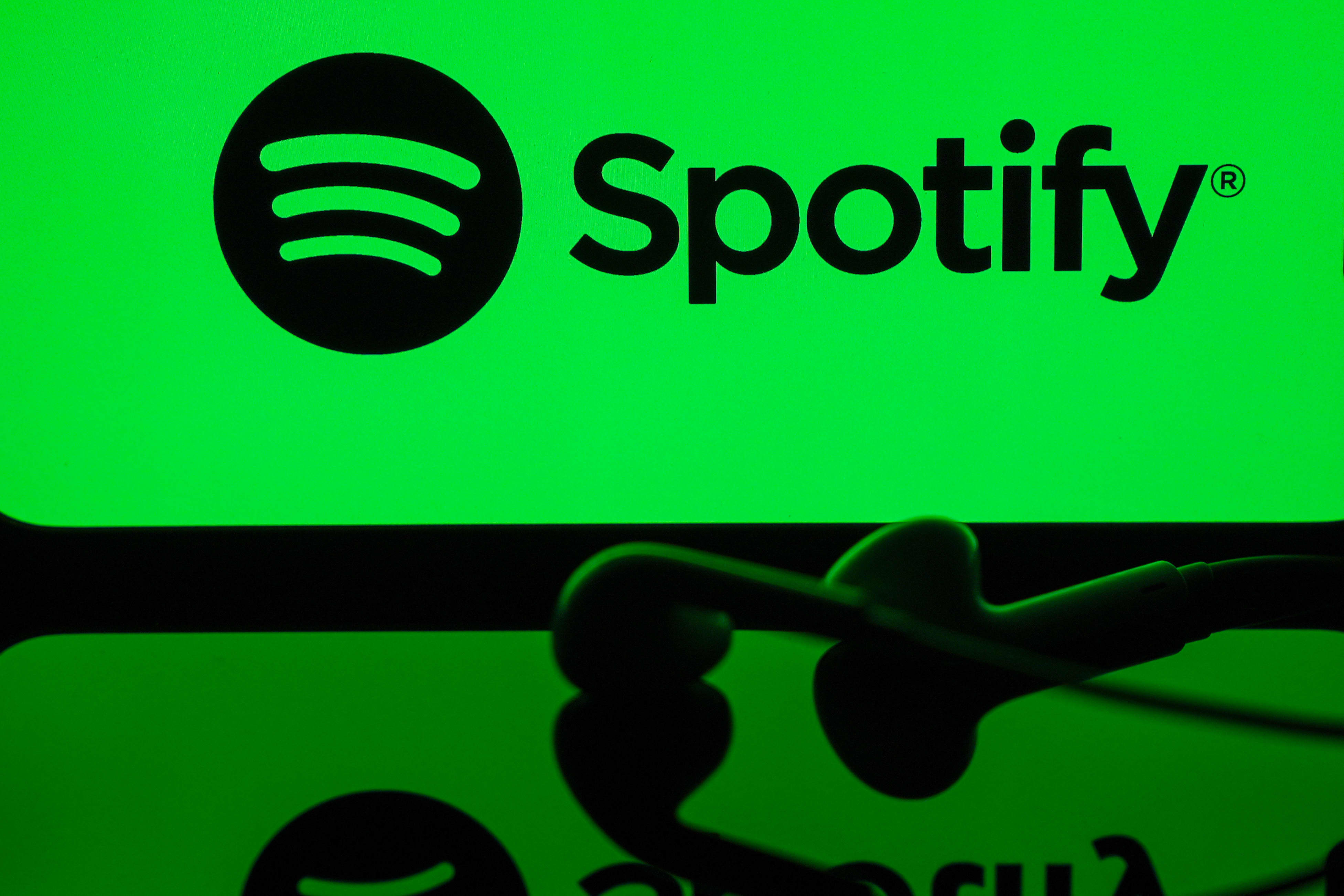 Spotify lanza etiqueta para distinguir entre artistas humanos y contenido generado por IA
