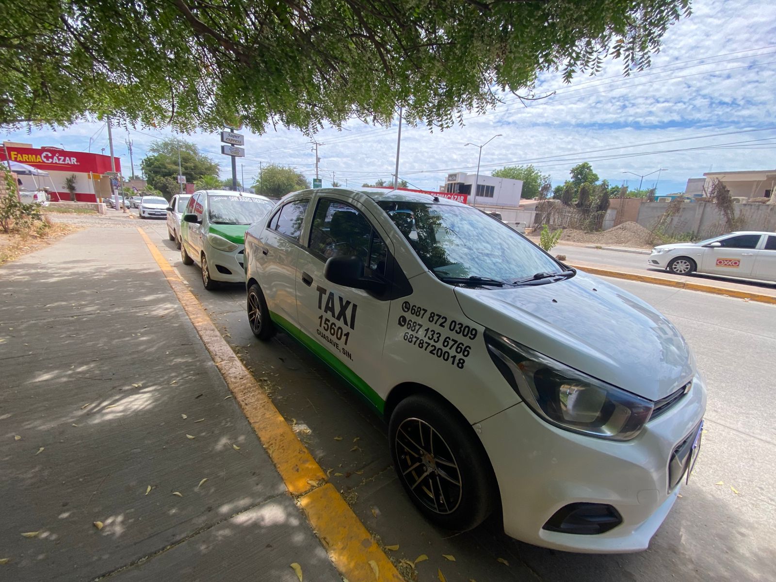 Taxis en Guasave estacionados