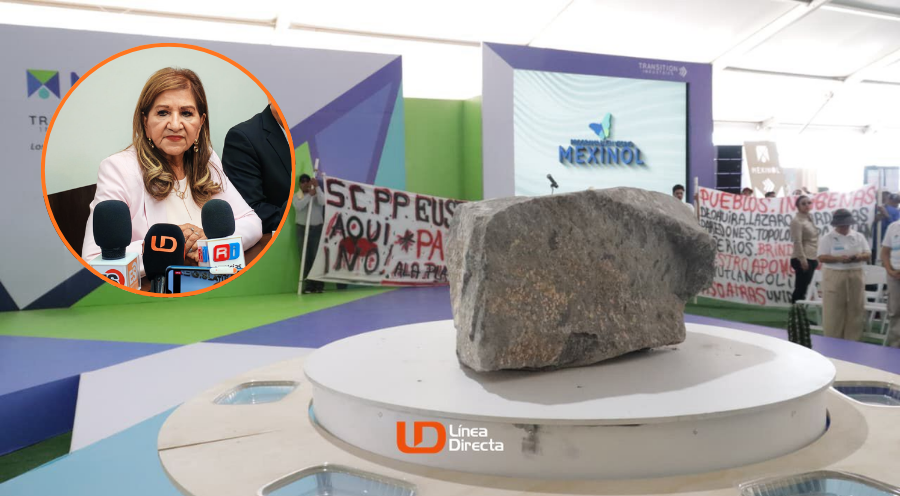 Primera piedra Mexinol en una mesa y Tere Guerra en un círculo a la izquierda