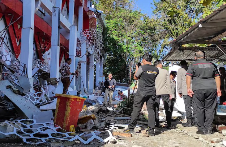 Terremoto de magnitud 7.4 sacude las costas de Indonesia: VIDEO