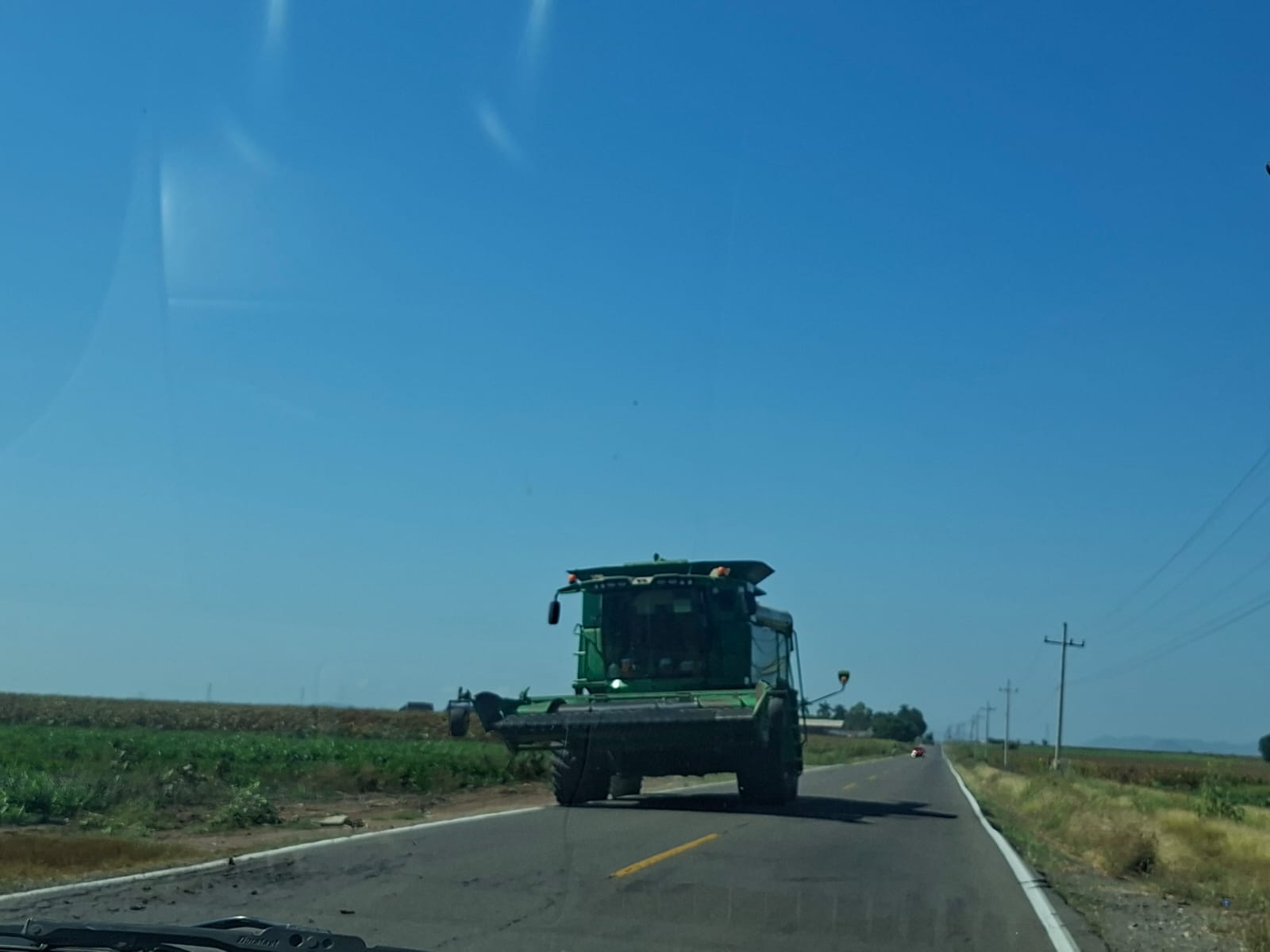 Trilladora en carretera