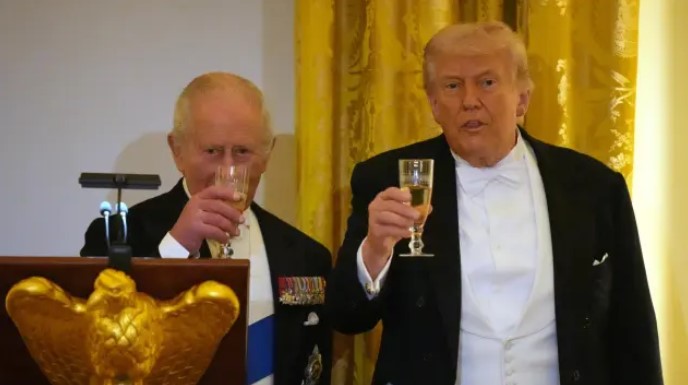 En honor al rey Carlos III, Trump retira aranceles del 10 % sobre el whisky