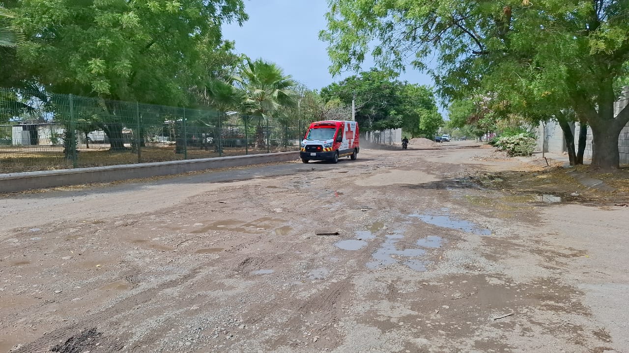 Hombre herido de bala llega a pedir ayuda a un centro de supervisión escolar