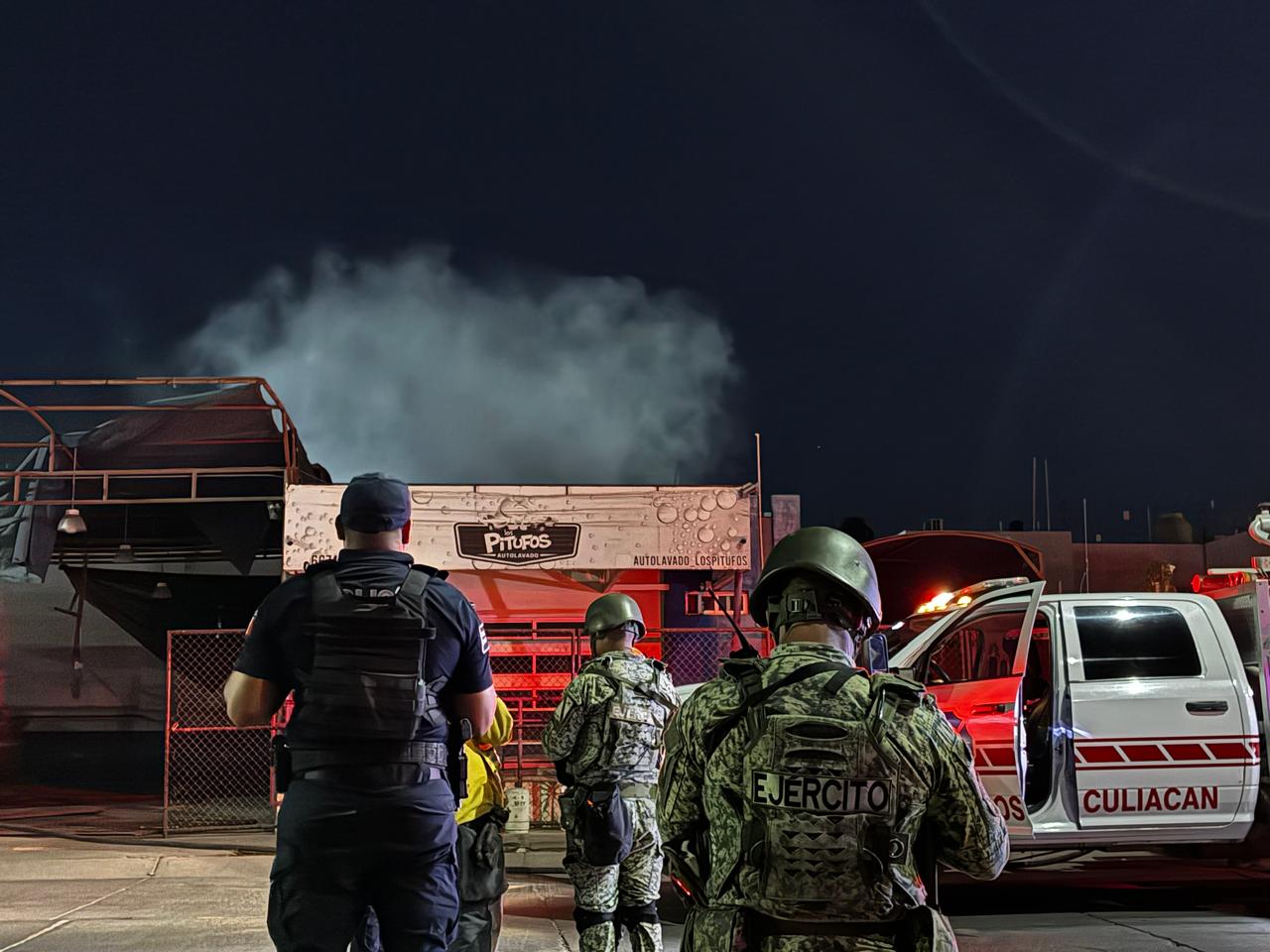 Despojan vehículo y lo incendian en un autolavado de Santa Elena, al norte de Culiacán