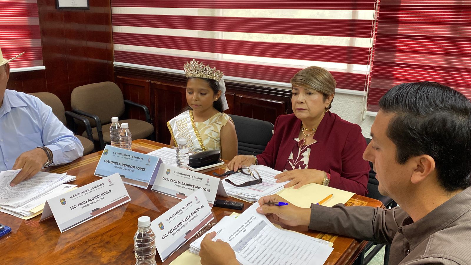 ¡Cumpliendo con el deber! Gabriela Rendón, presidenta de Guasave por un día encabeza Cabildo